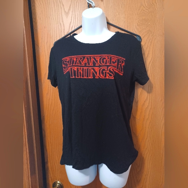 Medium "Stranger Things " Tee
